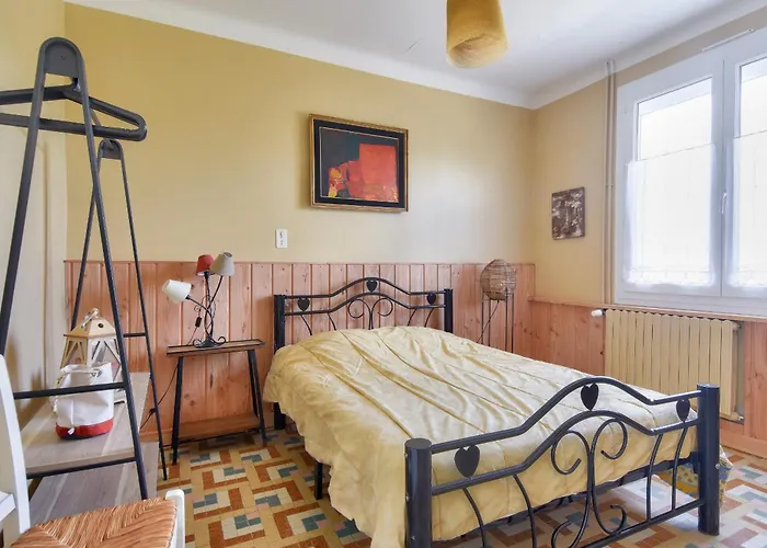 800m De La - Maison 4 Adultes - 4 Enfants Hébergement de vacances *